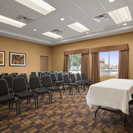 Days Inn & Suites By Wyndham Winnipeg Airport Manitoba-3